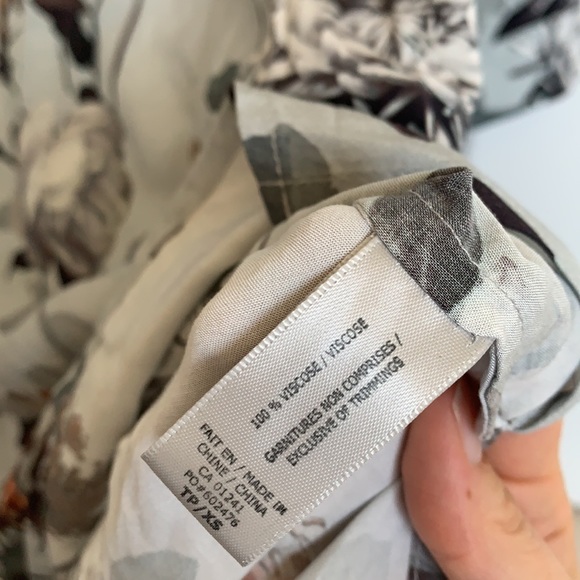 Contemporaine by Simons Floral Blouse Size XS EUC - Picture 5 of 7